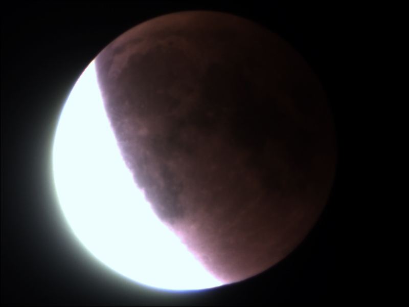 如果你已错过今年元旦的超级月亮，没关系！1月31日月亮女神上演“月全食血月+超级月亮+蓝月”三景合一天文奇观，150多年一遇！更多精彩尽在专题：http://tech.sina.com.cn/zt_d/2018lunareclipse