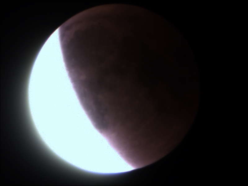 超级蓝月月全食壮观图赏，据说在世的地球人都没见过！更多精彩尽在专题：http://tech.sina.com.cn/zt_d/2018lunareclipse