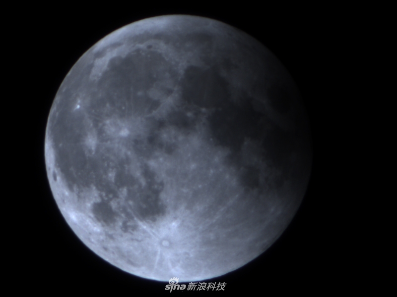 如果你已错过今年元旦的超级月亮，没关系！1月31日月亮女神上演“月全食血月+超级月亮+蓝月”三景合一天文奇观，150多年一遇！更多精彩尽在专题：http://tech.sina.com.cn/zt_d/2018lunareclipse