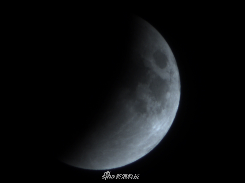 如果你已错过今年元旦的超级月亮，没关系！1月31日月亮女神上演“月全食血月+超级月亮+蓝月”三景合一天文奇观，150多年一遇！