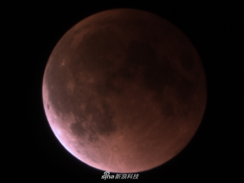 如果你已错过今年元旦的超级月亮，没关系！1月31日月亮女神上演“月全食血月+超级月亮+蓝月”三景合一天文奇观，150多年一遇！更多精彩尽在专题：http://tech.sina.com.cn/zt_d/2018lunareclipse