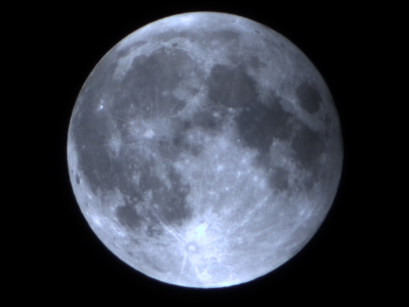 如果你已错过今年元旦的超级月亮，没关系！1月31日月亮女神上演“月全食血月+超级月亮+蓝月”三景合一天文奇观，150多年一遇！更多精彩尽在专题：http://tech.sina.com.cn/zt_d/2018lunareclipse