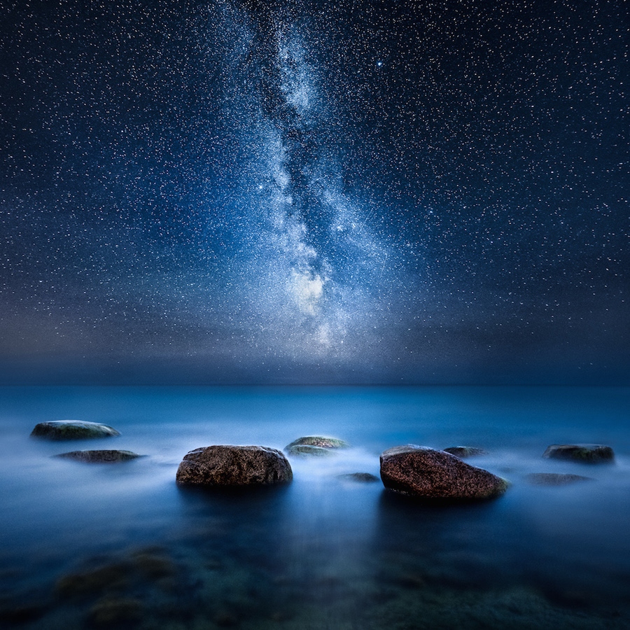 冰岛观绝美星空 深蓝色的天空渲染孤独气氛