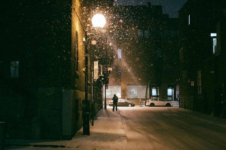 寒冷雪夜的伤感 静谧孤独的冬日街景