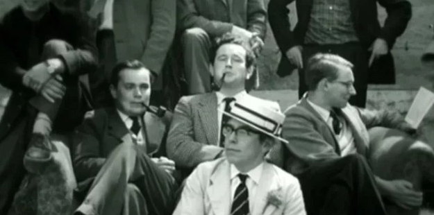 年轻的时霍金在大学里。