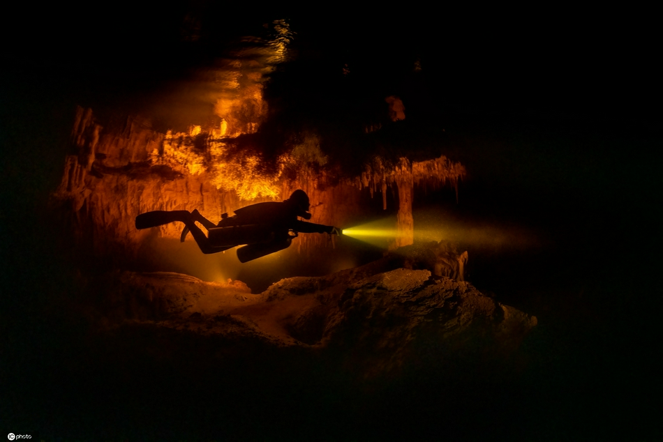 探险洞穴电影 3104-71427438b0bbeb8b0c3461bf4cd6c1c9.jpg