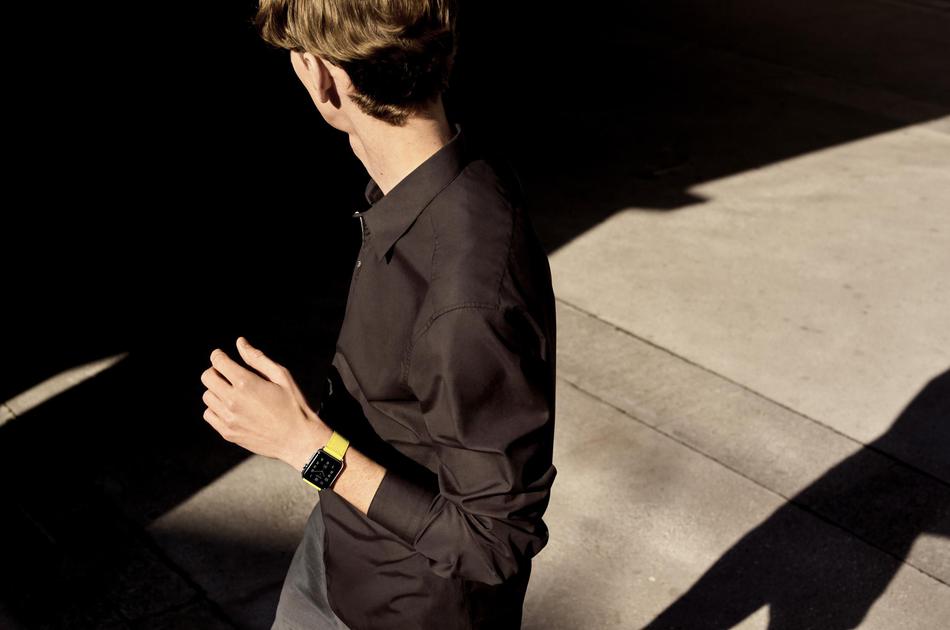 苹果推出红色特别版iPhone 7/7 Plus以及新配色表带。