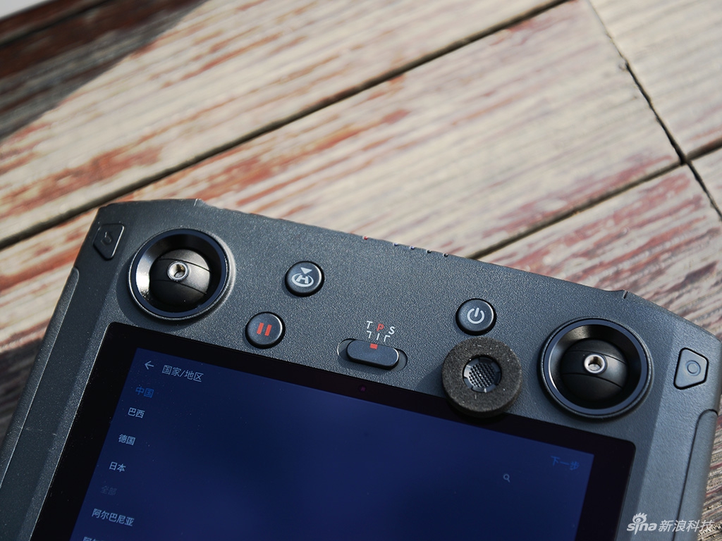 图评大疆带屏遥控器:mavic 2的专属玩具