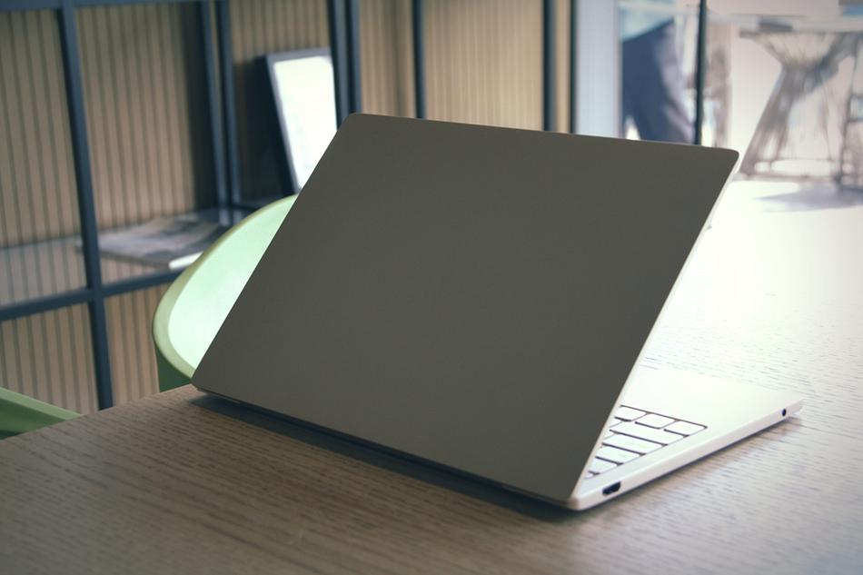 新款小米笔记本Air12.5图赏:性能小提升配件很