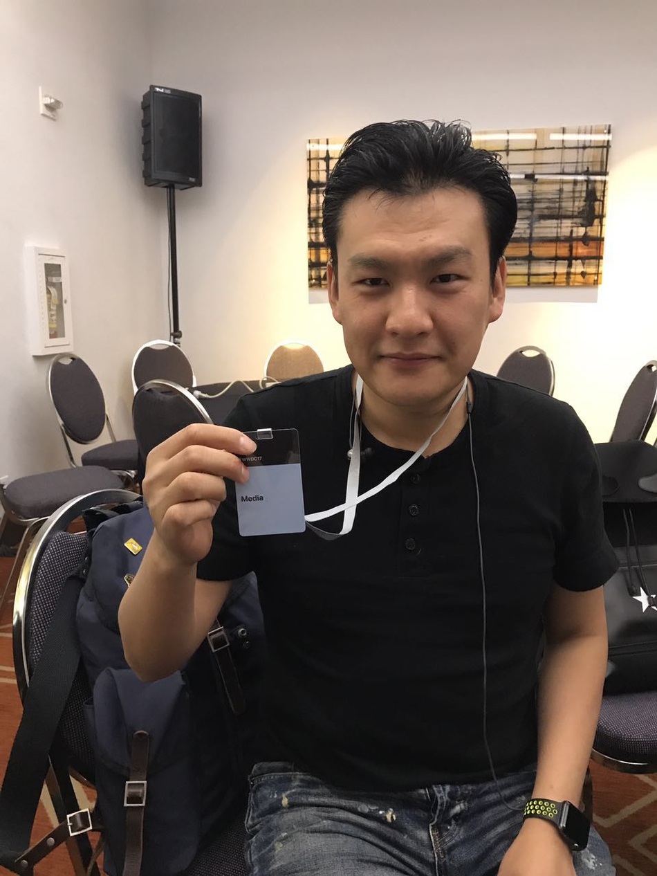 新浪科技前方记者已经到达场馆，开始排队进馆。