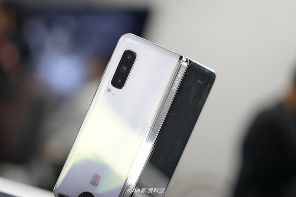 三星首款5g折叠屏手机 心系天下w20 5g现场图赏