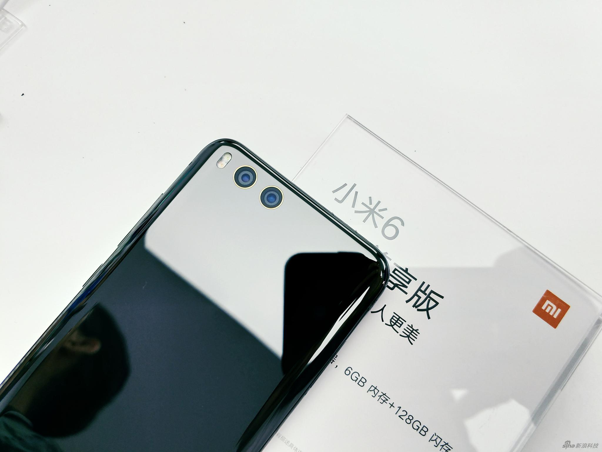 小米6此次采用“双面玻璃”升级版概念，主要工艺体现在背面和中框部分，正面则比较中规中矩。