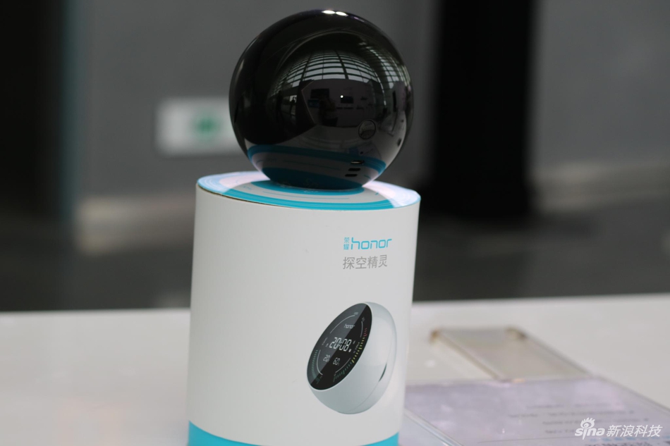 荣耀在上海正式发布了荣耀9手机，这款手机由胡歌代言，并推出了海鸥灰的新配色，采用双面玻璃的设计语言。同时，发布会上还为年轻人发布了几款配件，我们一起来看一下吧～