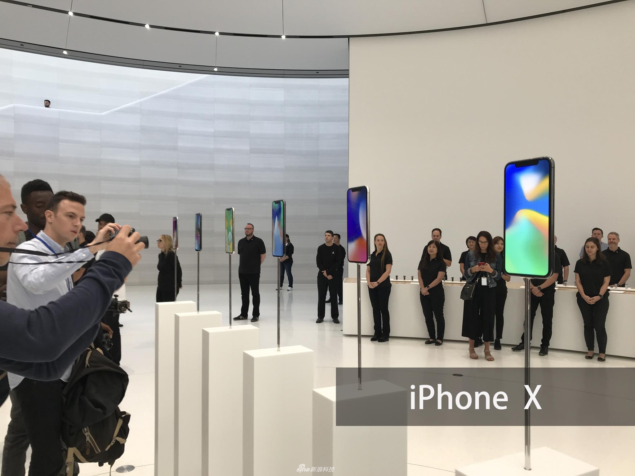 黑白正面没差别 苹果iPhone X现场实拍图集
