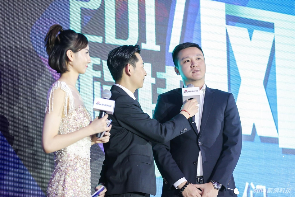 联想中国区YOGA市场推广总监杨铭发表获奖感言。