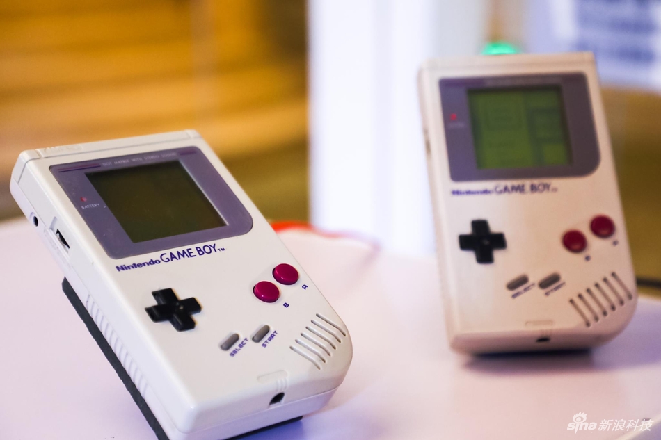经典的GameBoy游戏机。今年的科技风云榜特别与王府中環及巴比肯艺术中心合作，将首次登陆亚洲的“数码巴比肯展”展品带到了活动现场。可不要小看这些老古董，每一款都很有来历哟。
