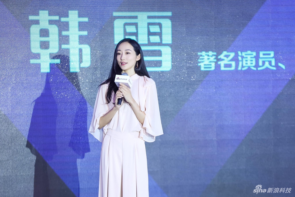 著名演员、歌手、科技达人，前不久加入新浪科技的首席体验官韩雪