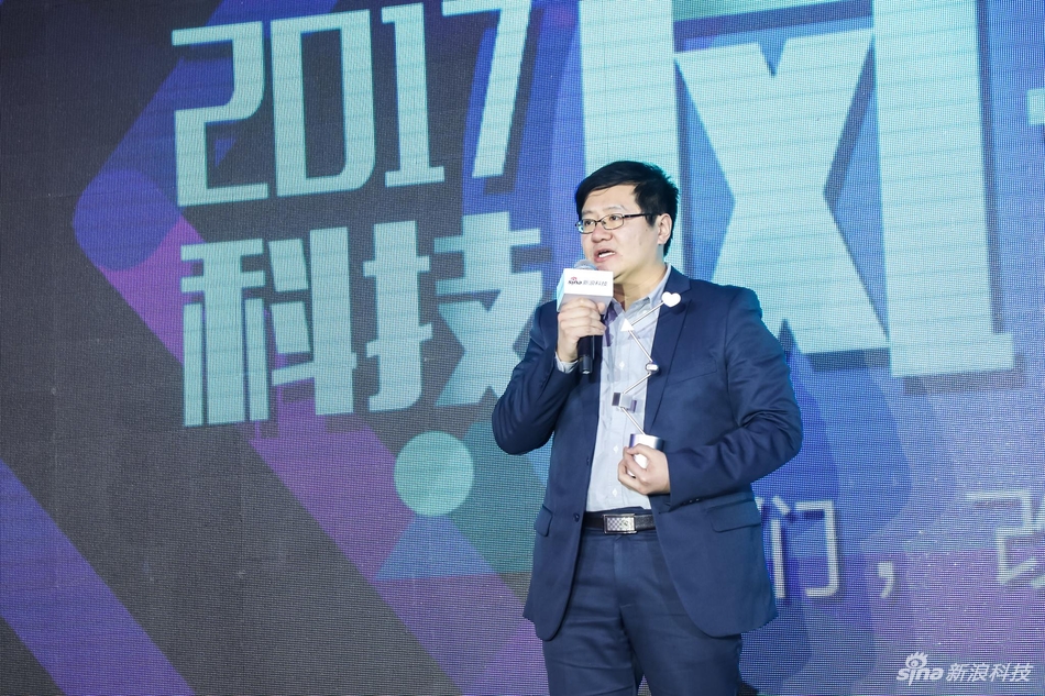 海信激光电视首席科学家刘显荣发表获奖感言。