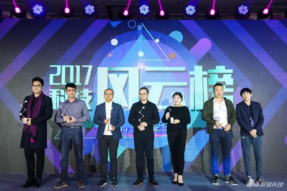 从左至右依次为饭爷创始人林依轮、活动行创始人谢耀辉、智米科技创始人苏峻、闪修侠代表、VPhoto创始人兼CEO曹玉敏、派派创始人兼CEO单明