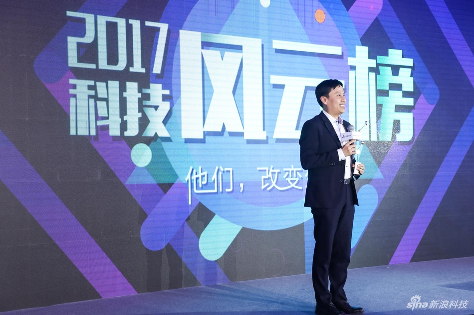 荣耀营销部长王斌发表获奖感言。