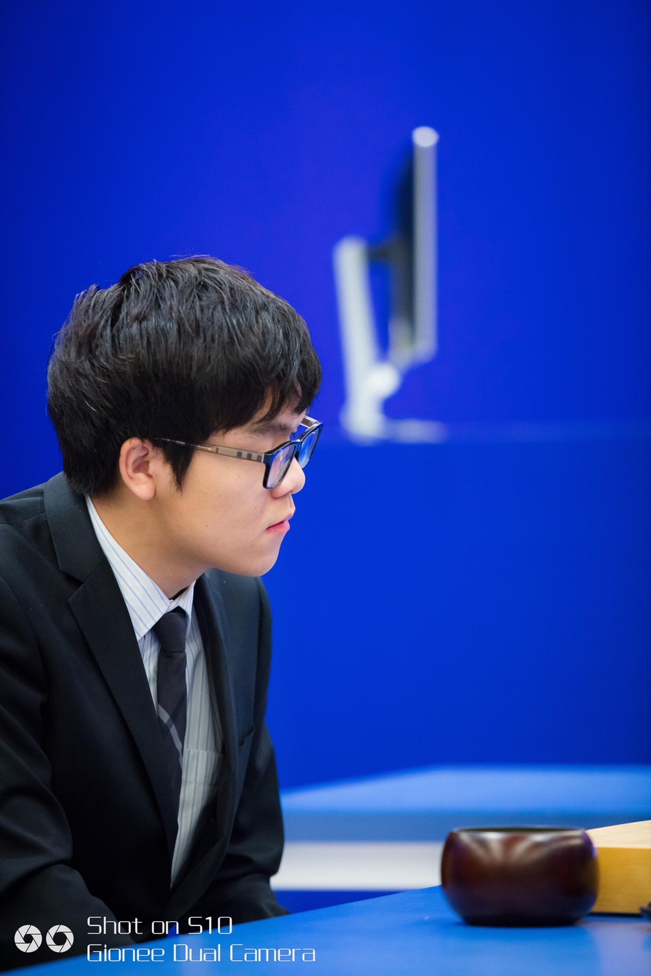 围棋峰会最后战:柯洁投子认输 赛后哽咽落泪