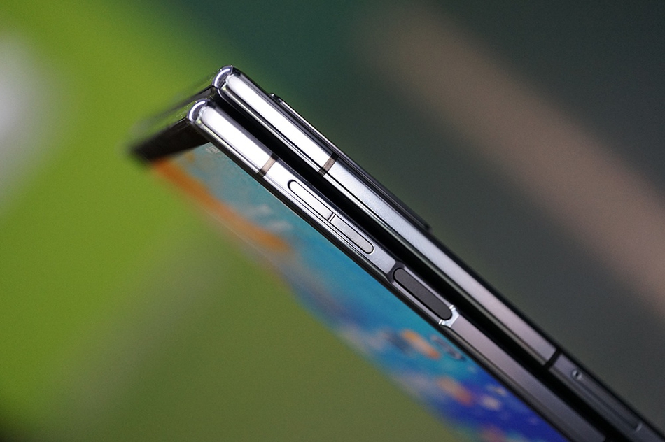 折叠手机折痕明显影响使用吗 f6f7-izmihnu1249617.jpg