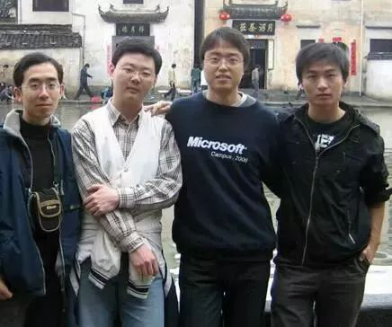 左一周曦右一温浩 右二李继伟