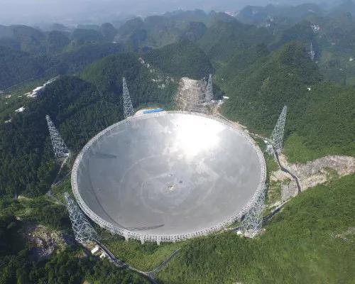 中国“天眼” 供图:中国科学院国家天文台