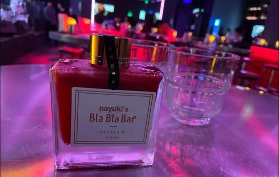 奈雪酒屋售卖的香水瓶包装鸡尾酒