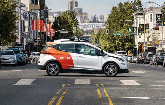 AI|全无人RoboTaxi违章被抓后上演突然逃逸的离奇一幕 交警都懵了
