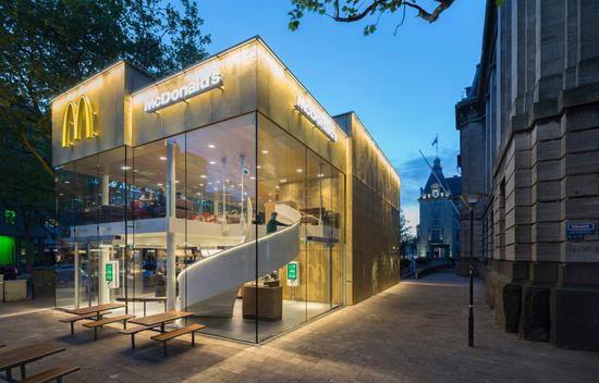 我走进一家Apple Store，却发现这是一家麦当劳