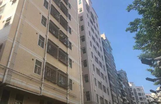 娱乐休闲广场设计图 京东方高管透露折叠手机将降价 网友:越南盾吗?