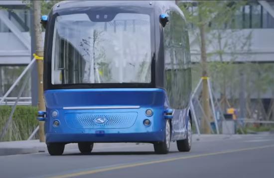 百度与金龙客车合作 全球首款L4级自动驾驶阿波龙巴士量产下线