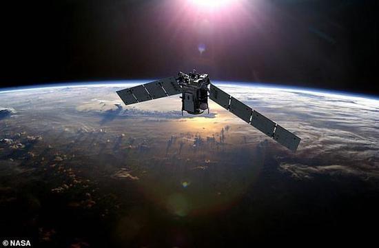 ▲NASA科学家预告,太阳活动极小期可以增强对空间天气的影响,干扰通信和导航,甚至造成太空垃圾积聚(图片来自网络)