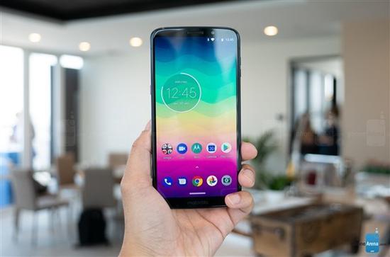 moto Z3 play发布 侧面指纹赠送电池模块