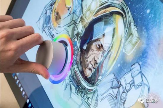 与 Surface Studio 同步推出的 Surface Dial