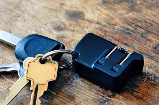 随身携带充电器太麻烦 充电器做成钥匙链就可以了