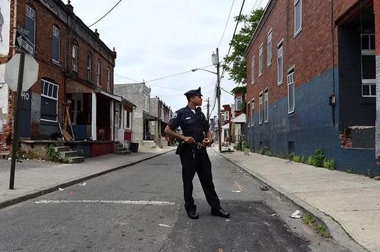新泽西州警方使用自动工具来帮助确定哪些区域需要巡逻。来源：Timothy Clary/AFP/Getty