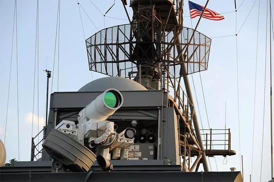 美国海军集结基地的演示用激光炮。