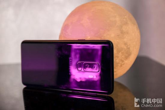 三星S9+的指纹识别模块位置更合适