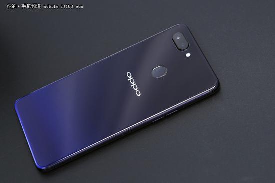 ▲OPPO R15