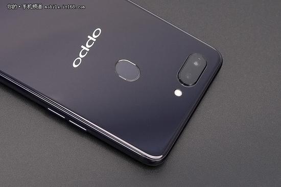 ▲F1.7大光圈+大像素面积，夜拍信心大增