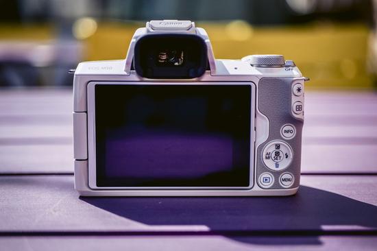 时尚轻便还可拍摄4K视频 佳能EOS M50微单相