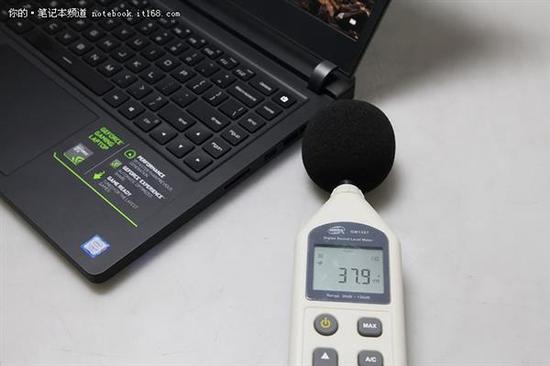↑↑↑开启一键散热前,分贝仪显示37.9dB