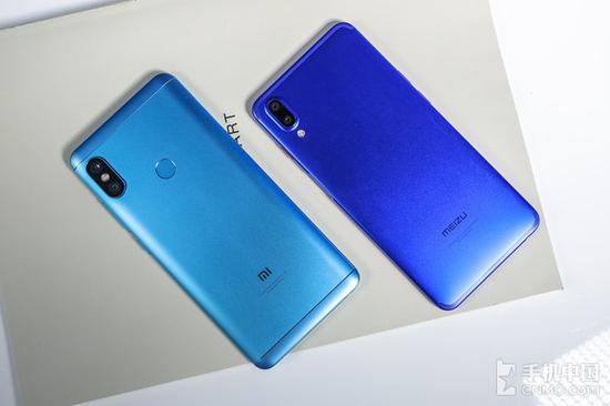 魅蓝E3和红米Note 5(左)
