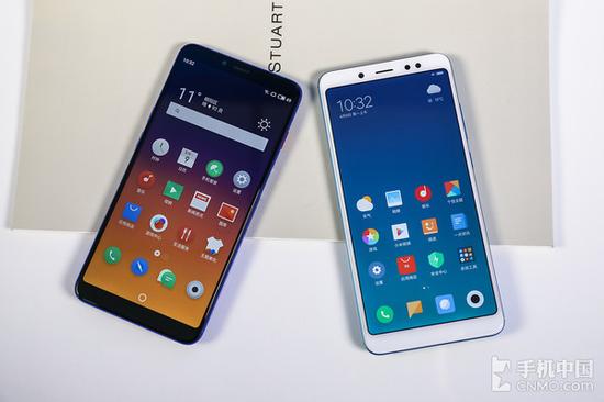 魅蓝E3和红米Note 5(右)