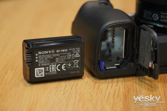 轻便走天涯 索尼A6300M套机评测