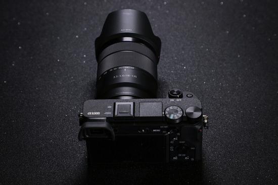 搭配SEL18135镜头拍摄更方便 索尼微单A630