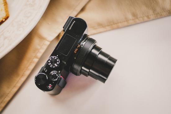 【博狗扑克】1英寸CMOS配15X光学变焦徕卡镜头 松下ZS220相机评测 【博狗扑克】1英寸CMOS配15X光学变焦徕卡镜头 松下ZS220相机评测