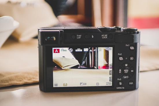 【博狗扑克】1英寸CMOS配15X光学变焦徕卡镜头 松下ZS220相机评测 【博狗扑克】1英寸CMOS配15X光学变焦徕卡镜头 松下ZS220相机评测